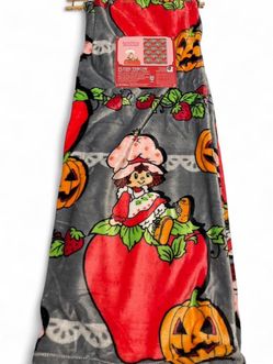 50x70 Strawberry Shortcake Gray Halloween Pumpkins Throw Blanket