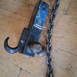 Towing  Hitch. With Tow Chain