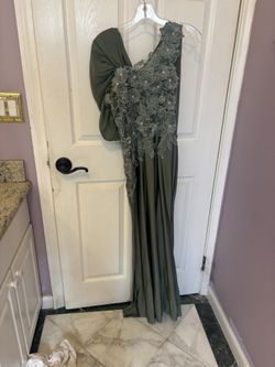 Elegant Green Gown - Size Small