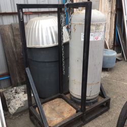 Dual tank scale. Fits 100lb Propane Or Oxygen Bottles.
