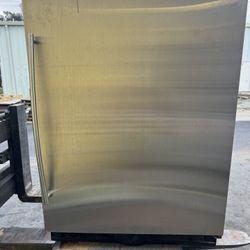 Icemaker/refrigerator