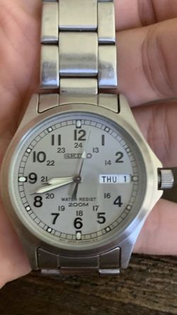 Seiko V743-8090 Watch