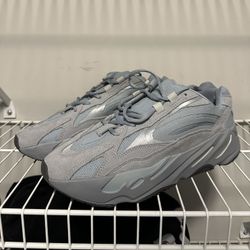 Adidas Yeezy Boost 700 V2 