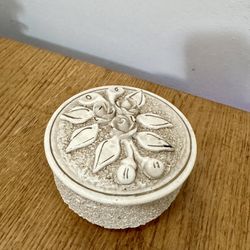 VTG Jewelry & Trinket floral charm box