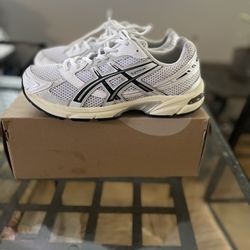 ASICS 10.5 Barely Used Great Condition 