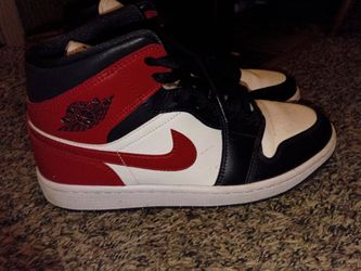 Jordan 1 mid size 9 men no box