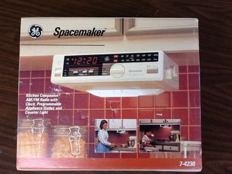 Vintage GE Space Maker Radio