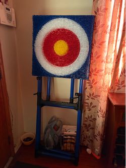 Axe throwing game