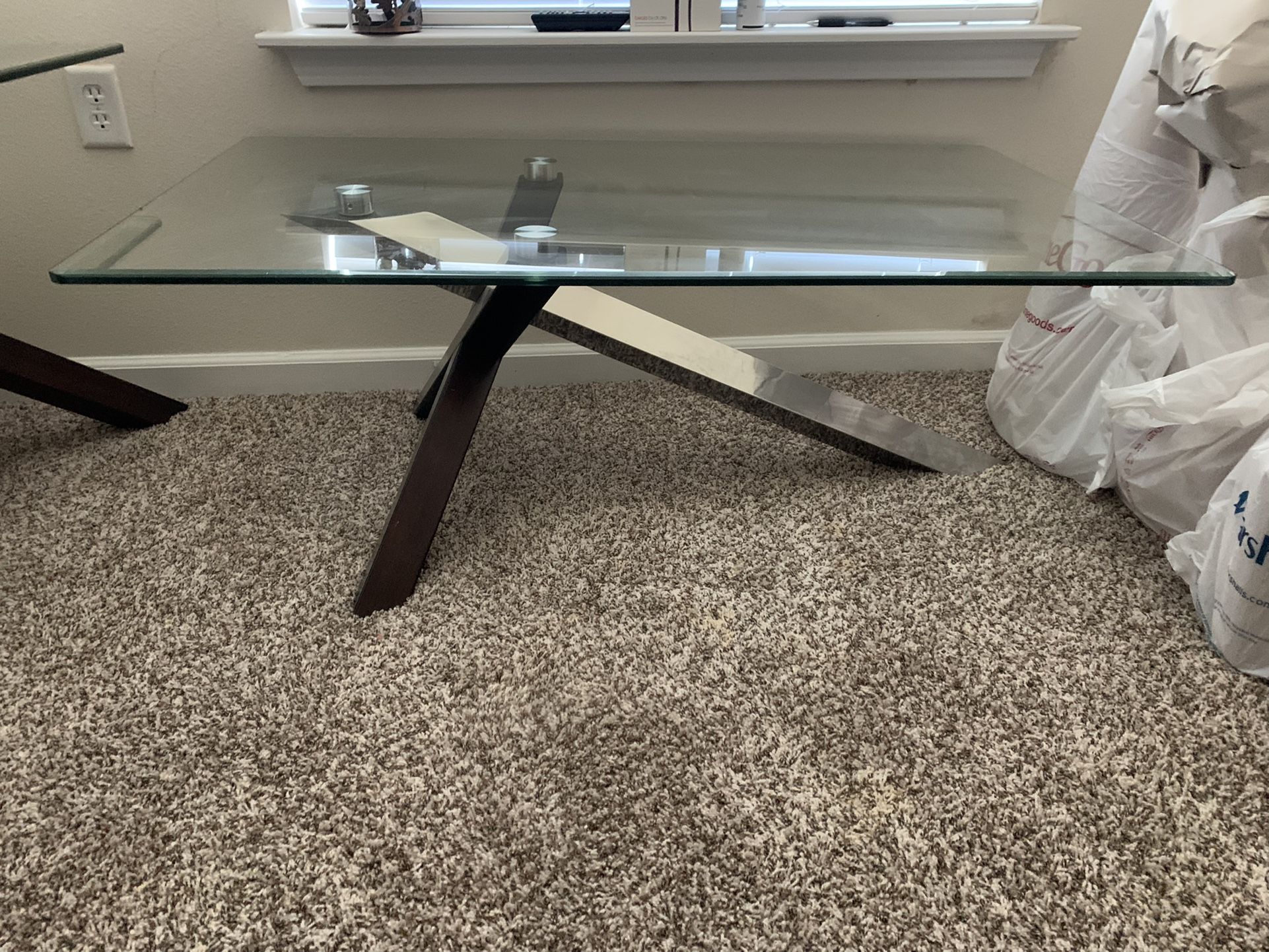 Brand New Rooms To Go Coffee Table And Side Tables for Sale in Houston