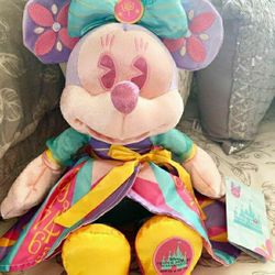 Minnie Mouse Main Attraction April Plush.