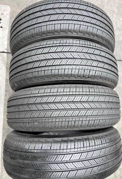 225/65/17 Michelin 📍📍 Vendo un set de llantas con 80% de vida las 4 📍🌟