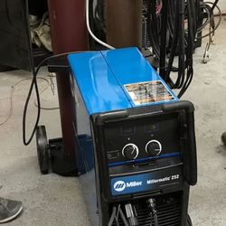 3 Millermatics 252 And One Miller Goldstar400ss Stick Welders