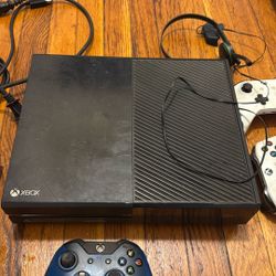Xbox One With Kinect And Accessories 