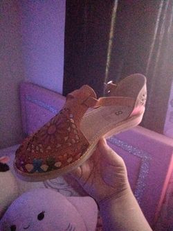 Cute sandals size 8