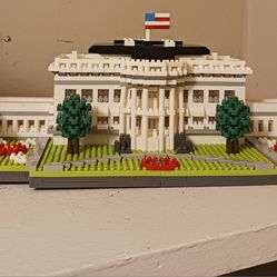 Off-brand Lego White House, Assembled, ~3000 Pieces 