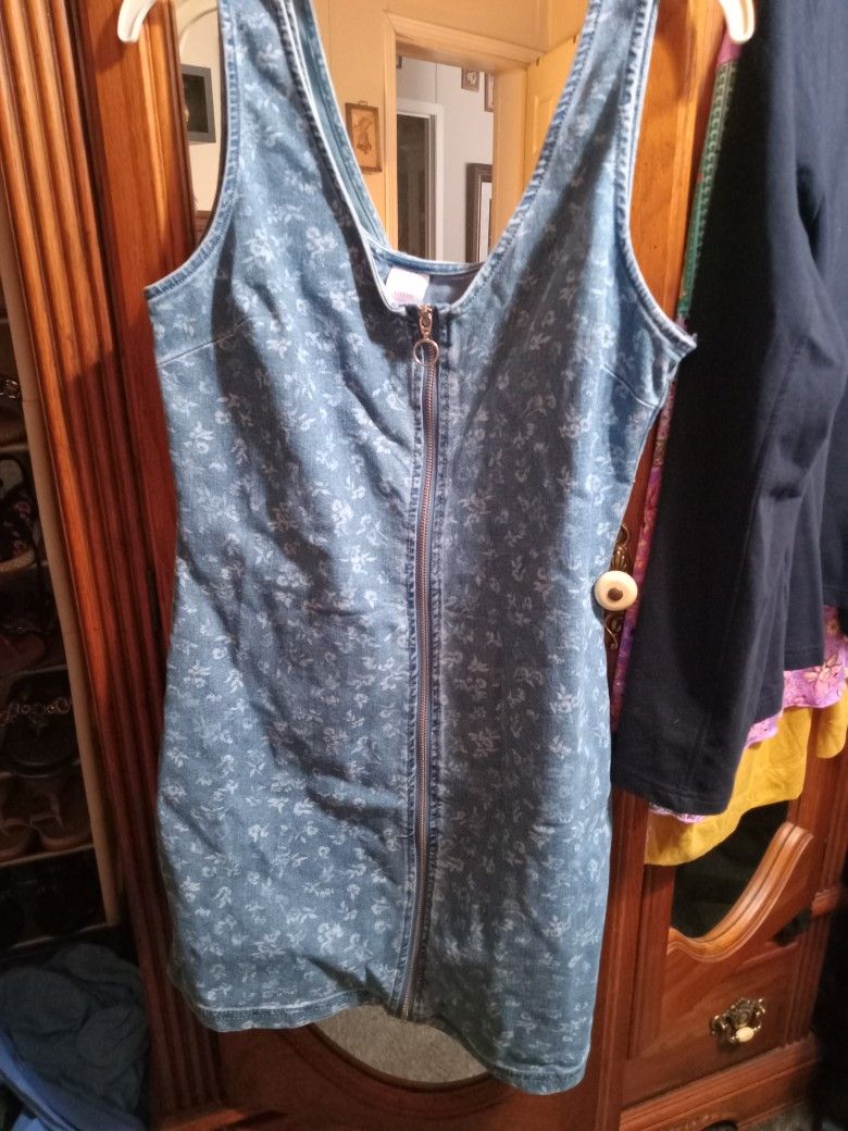 Dress By No Boundaries Zip Up Floral