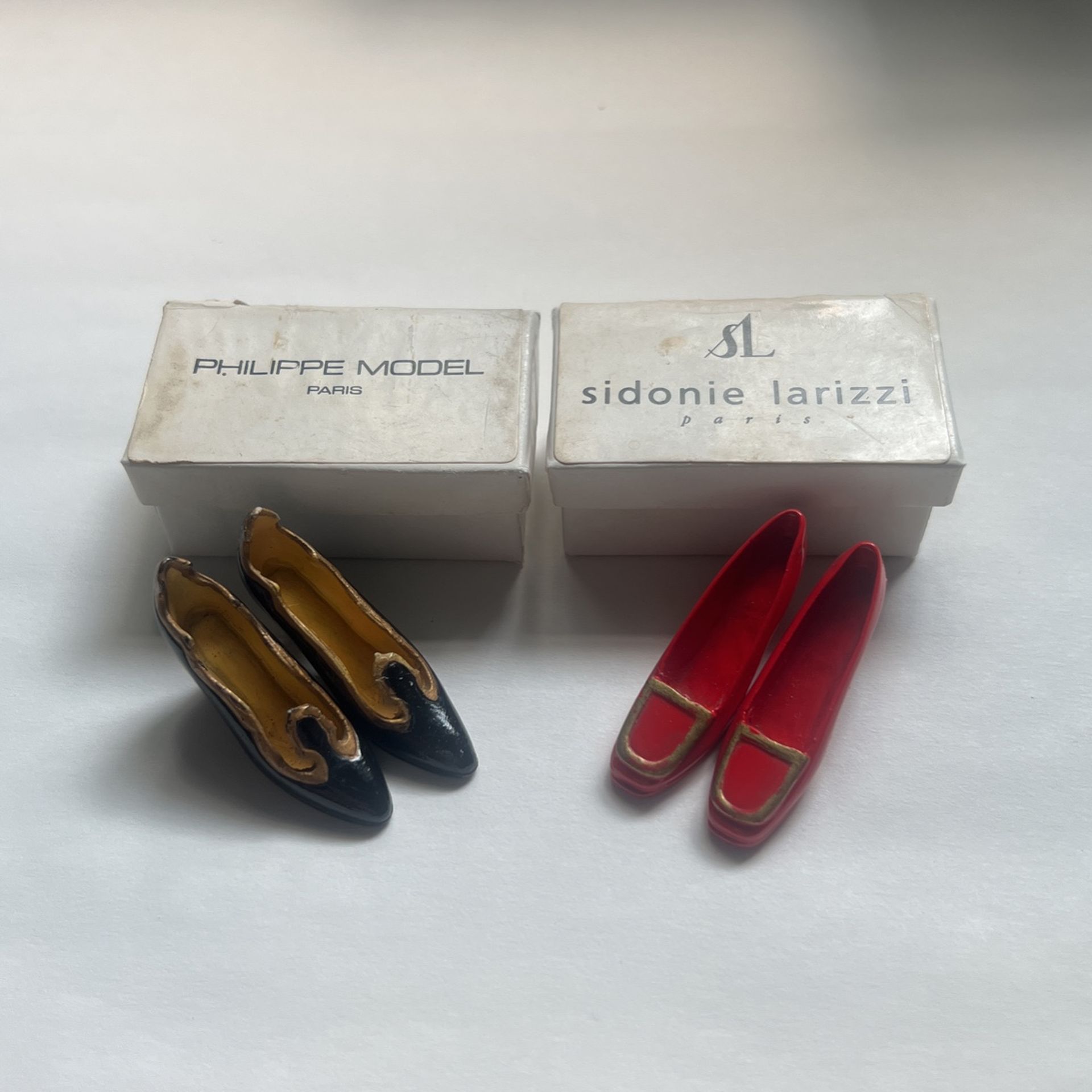 Vintage Set Of 2 Miniature Design Shoes/heel