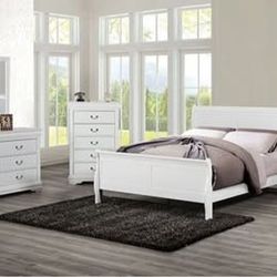 4 Piece Queen Bedroom set (Queen bed, Nightstand, Dresser & Mirror) ($550.00)