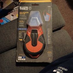 Auto Retracting Chalk Line 