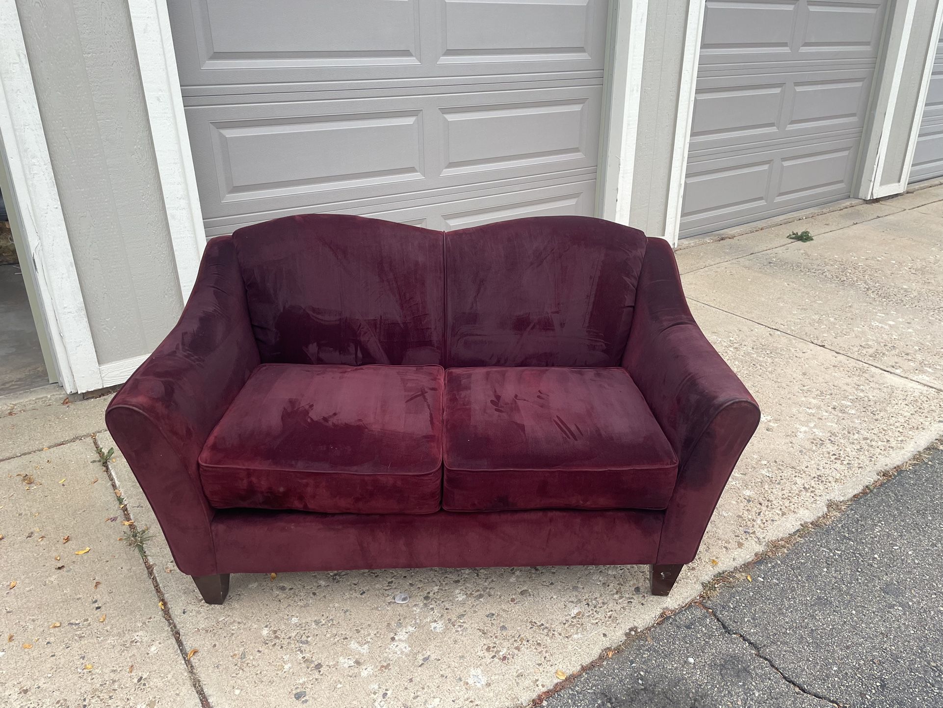 La-Z-Boy Burgundy Love Seat with Curved Back (Great Condition)