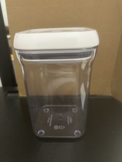 OXO Good Grips 0.9 Qt Airtight Food Storage Container
