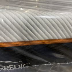 Mattrress Tempur Pedic Proadat firm king size brand new