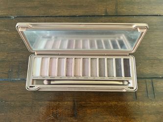 Urban Decay “Naked 3”eyeshadow palette