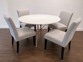 Round White Dining Table with 4 Chairs