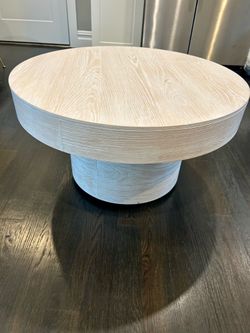 Round Wood table