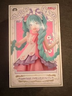 Wonderland Hatsune Miku - rapanzuel figure