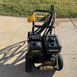 DEWALT 4400 PSI (4.0 GPM) pressure washer