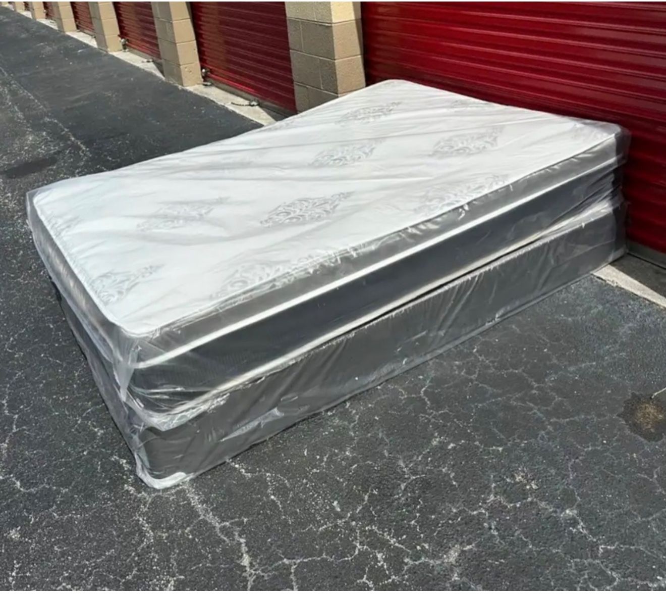 NEW Mattress Queen Size Pillowtop With Box Spring // Offer 🚚