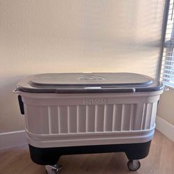Igloo Cooler On Wheels With Led Light 