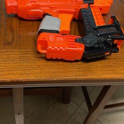 NERF LIKE NEW ZOMBIE STRIKE NAILBITER