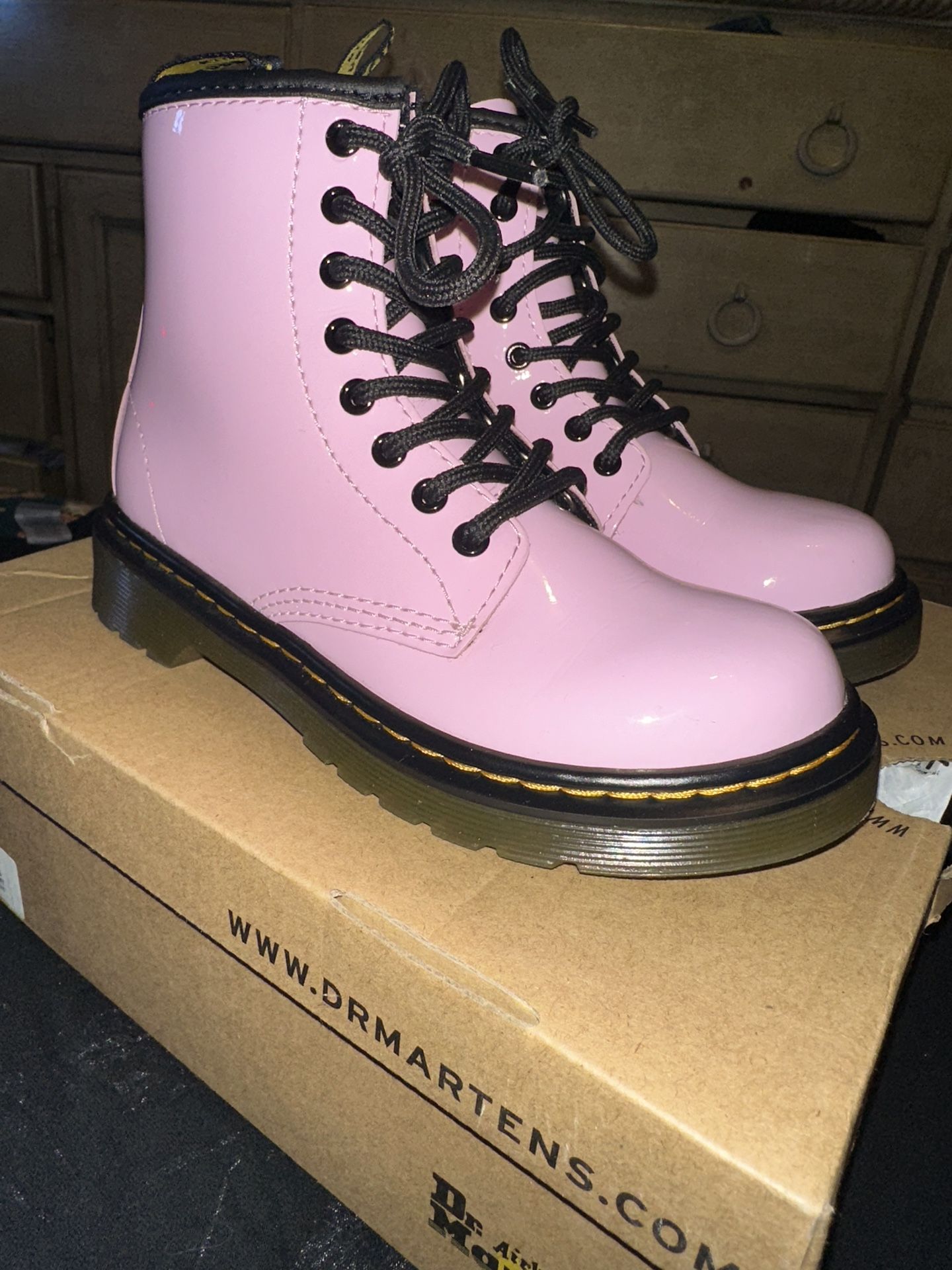 ***** DR MARTENS PALE PINK BOOTS GIRLS SIZE 13 IN EXCELLENT CONDITION /LIKE NEW ******