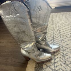 Womens Boots Size 7.5