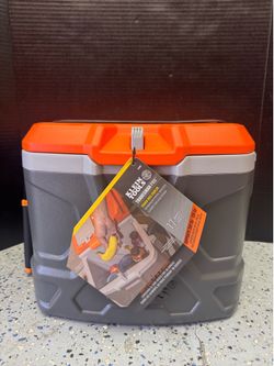 Klein Tools 55600 Work Cooler, 17-Quart Lunch Box Holds 18 Cans, Keeps Cool 30 Hours, Seats 300 Lb, Tradesman Pro Tough Box