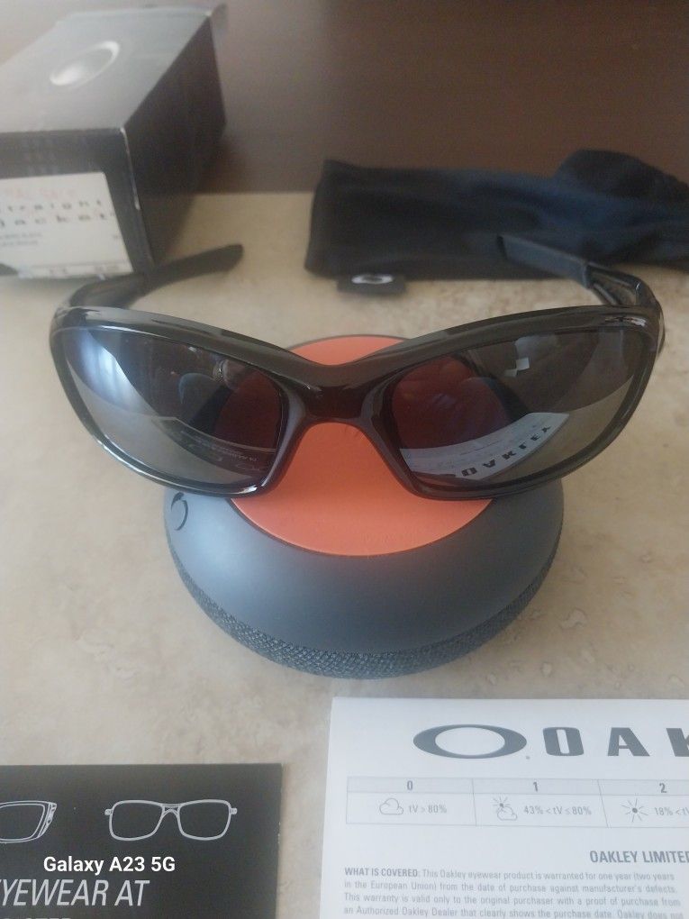 Black O OAKLEY