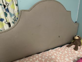 Used Headboard Full Sized Bed  Good Quality Pick up