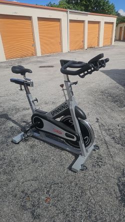 CARDIO fitness. Burning Carbs, calories, fat. Star Trac Spinner Pro Indoor Cycling Bike.
Professional-grade indoor cycling bike is a Star Trac Spinne