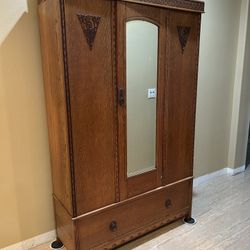 Free Armoire