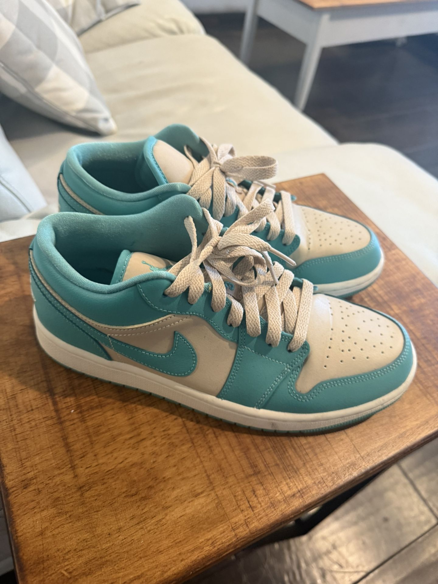 Nike Womens Air Jordan 1 Low Size 9
