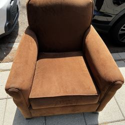 Free Armchair (Pickup Monday)