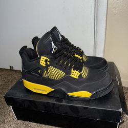 Jordan 4 retro thunder 