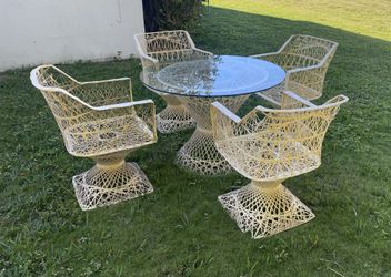 MidCentury Outdoor Fiberglass Table / Chairs Set
