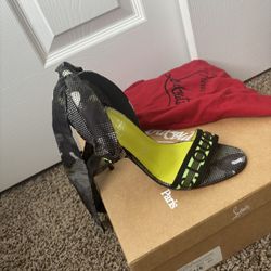 Designer Purse And Shoe Set