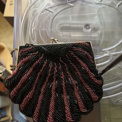 Vintage Walborg- Hong Kong  Clam Style Beaded Purse KIss Clasp Purse w/Chain  Beadwork is in excellent - no missing beads - clean satin inside-  clasp