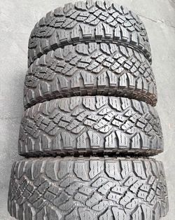 275/70/18 Goodyear Selling a set of 4 tires in excellent condition 🫡