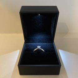 VVS1 Moissanite Engagement Ring (Brand new)
