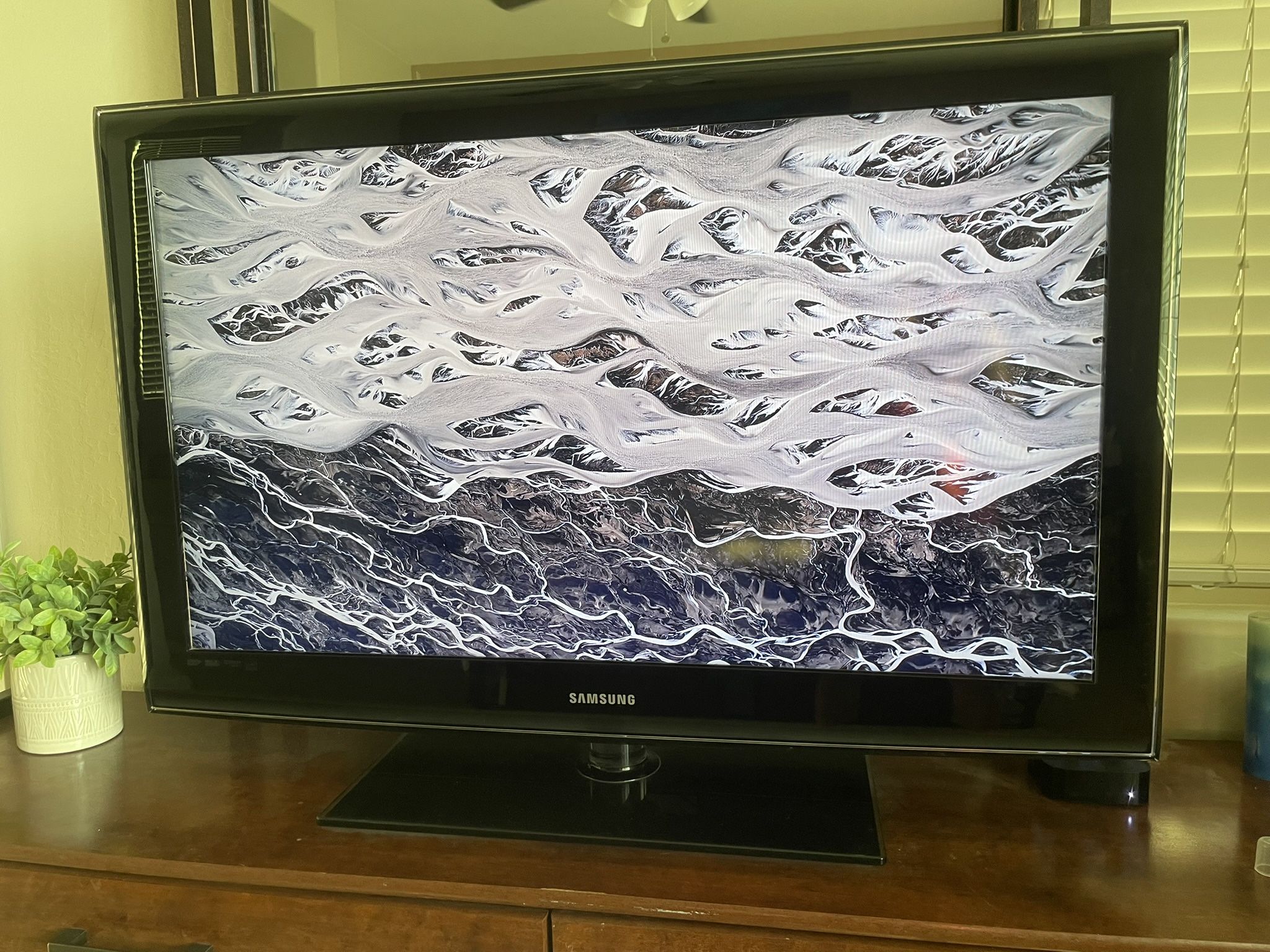 Samsung LCD TV 40” Inch